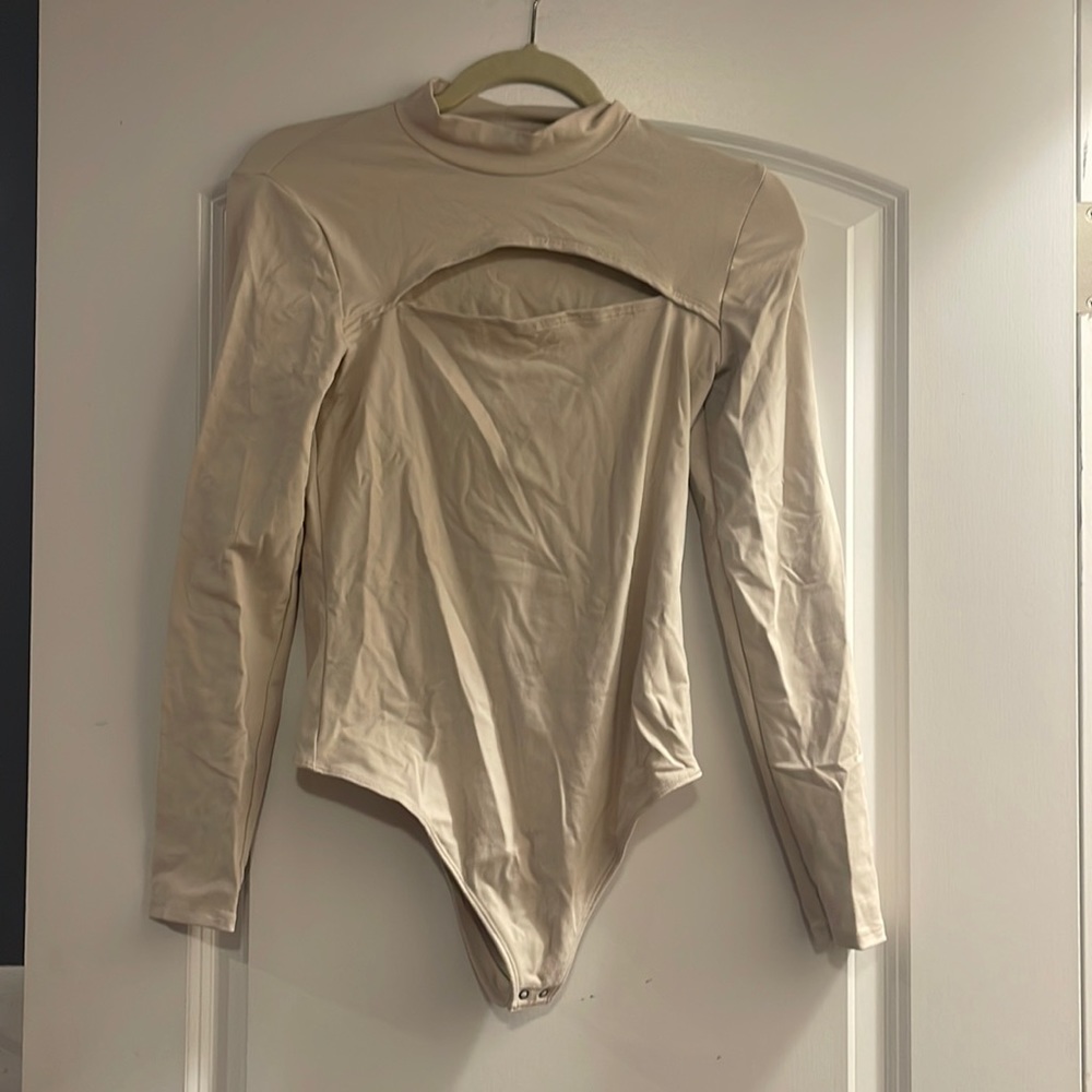 Abercrombie and finch, small cream, long sleeve, cut out chest bodysuit